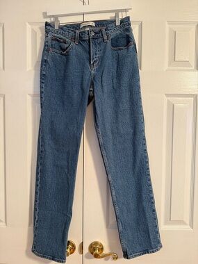 Abercrombie & Fitch Curve Love Mid Rise 90s Straight Jean Medium Wash